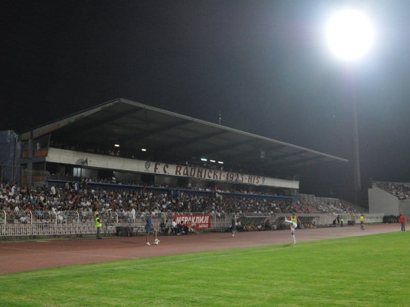 stadion cair i reflektori