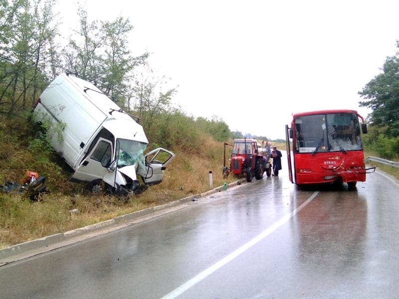Sudar autobusa i kombija kod Svrljiga 1 udes svrljig2