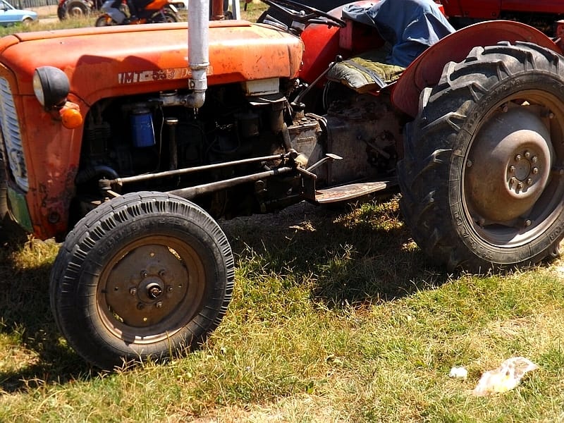 traktor KOSTA juznevesti