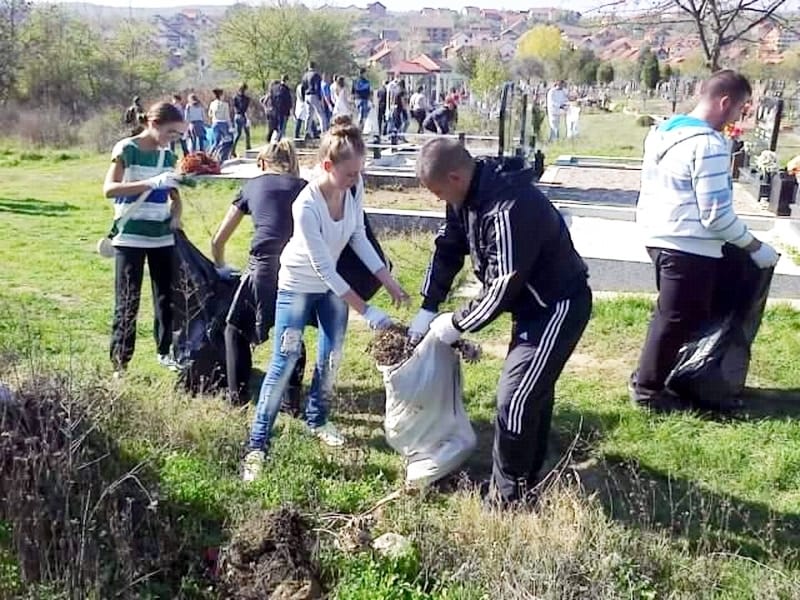 Mladi iz Prokuplja odazvali se akciji ciscenja divljih deponija