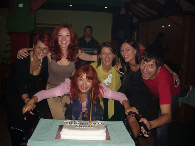 Glumci i rukovodstvo pozorista proslavili kraj festivala jpg