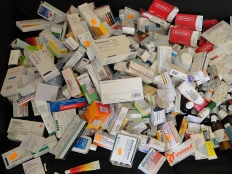 Zaplenjeni lekovi sa isteklim rokom 13 zaplenjeni lekovi na gradini