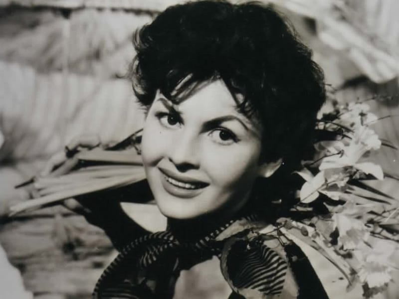 Nišlijka iz "Džejmsa Bonda" u gradu nema ni sokak 3 Nadja Regin nishka glumica James Bond