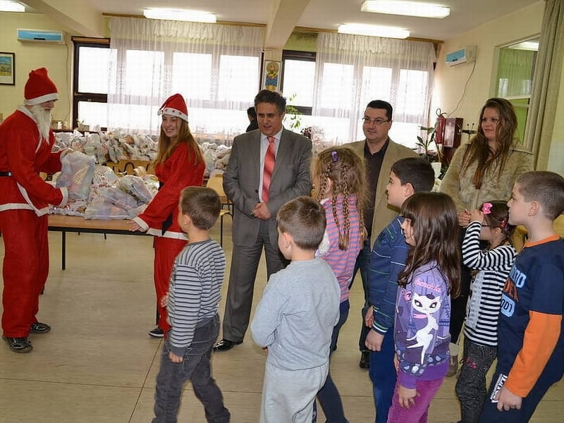 Svrljig podela paketica u OS Dobrila Stambolic