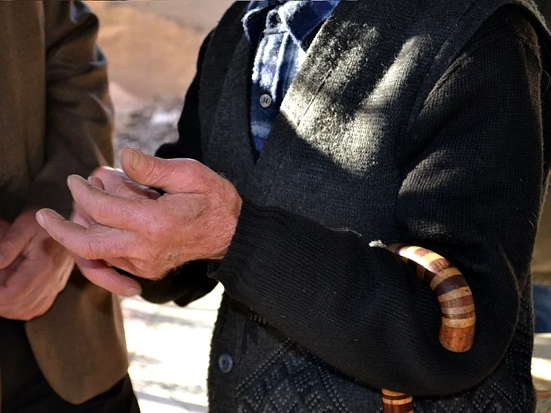 Penzioneri ilustracija KOSTA JUZNE VESTI