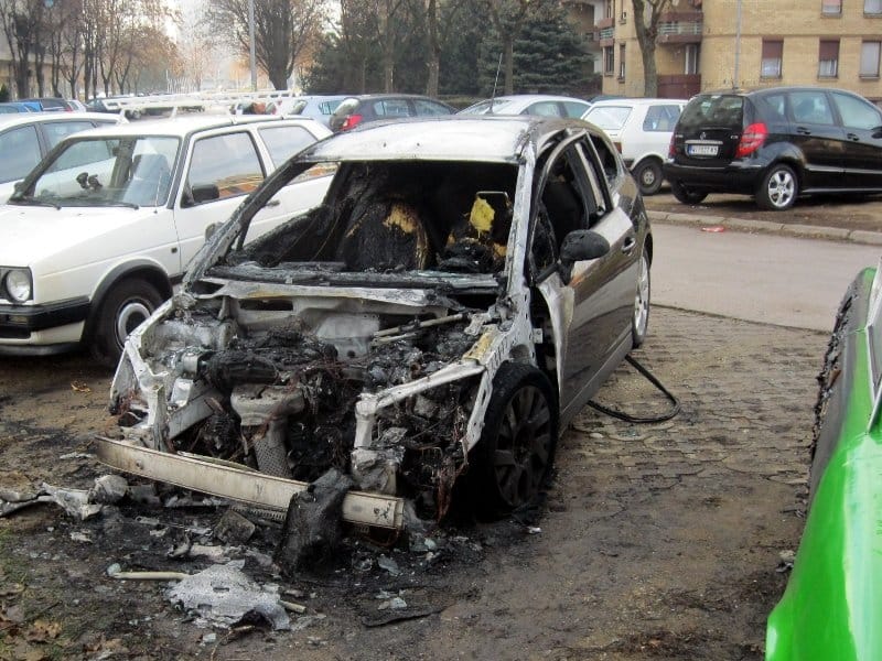 Goreo još jedan automobil na Bulevaru 2 citroen romanijska