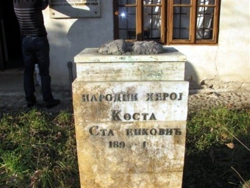 Ukradena bista leskovačkog narodnog heroja 1 Kosta Stamenkovic