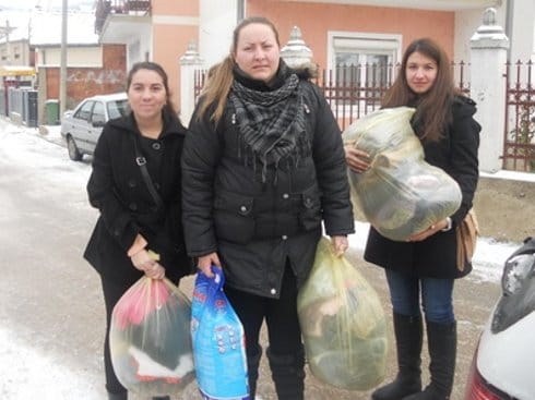 Prokupački učenici obradovali najsiromašnije 16 prokuplje ucenici