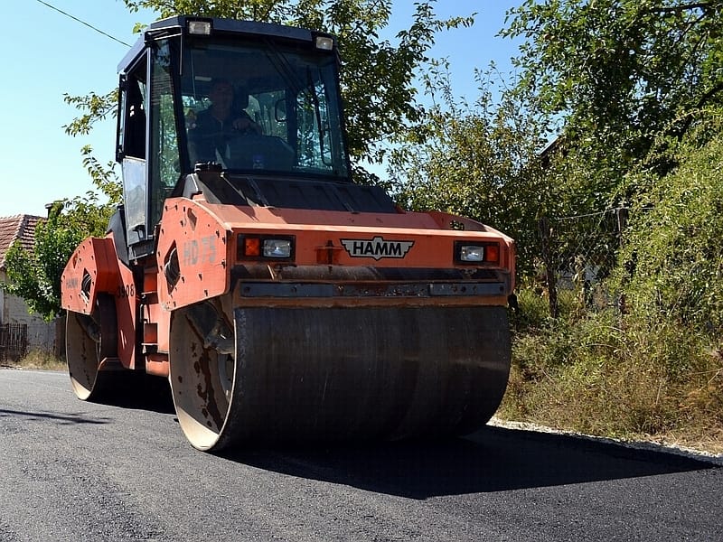 11 ponuda za završetak dela Koridora 10 20 radovi put asfalt asfaltiranje valjak ilsutracija KOSTA Juzne vesti