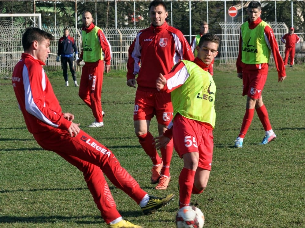 Još danas prodaja polusezonskih za Radnički 1 radnicki trening nis