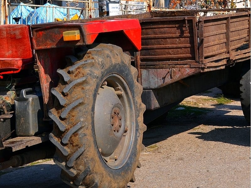 traktor s prikolicom ilustracija juzne vesti