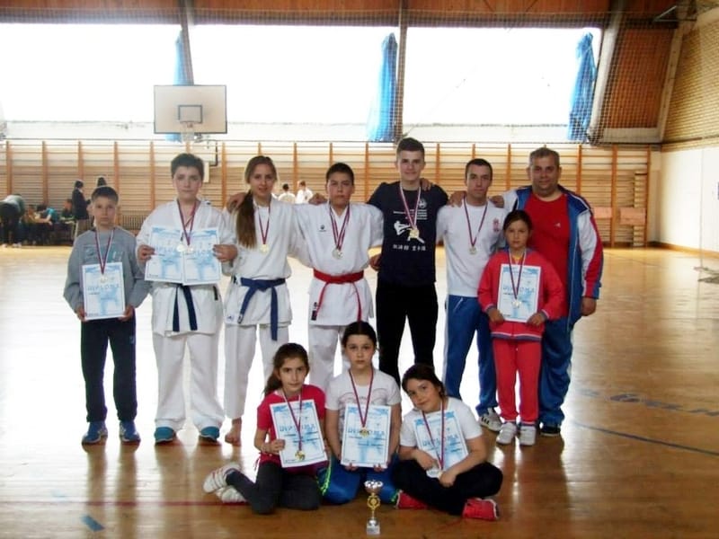 Uspešan nastup karatista "Caribroda" u Blacu 6 karatisti cbd u blacu