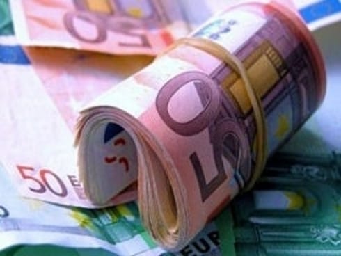 Bankar “olakšao” klijente za 33 hiljade evra 13 490x370 evri novac