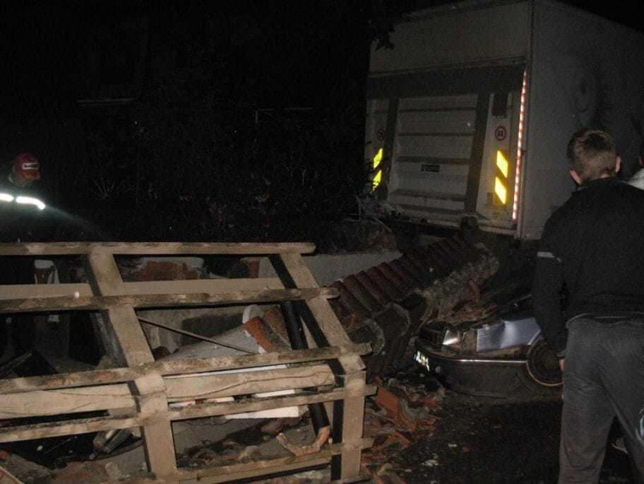 Kamion “pokupio” kola niz Kovanlučku 4 saobracajka kovanlucka kamion