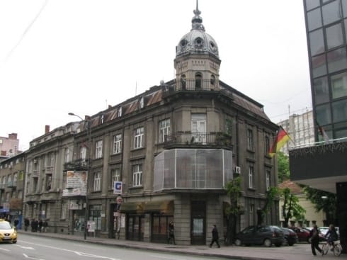 490x370 zgrada generala tranijea2