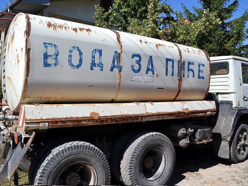 Cisterne sa pijaćom vodom u Svrljigu 19 cisterna sa pijacom vodom KOSTA Juzne vesti