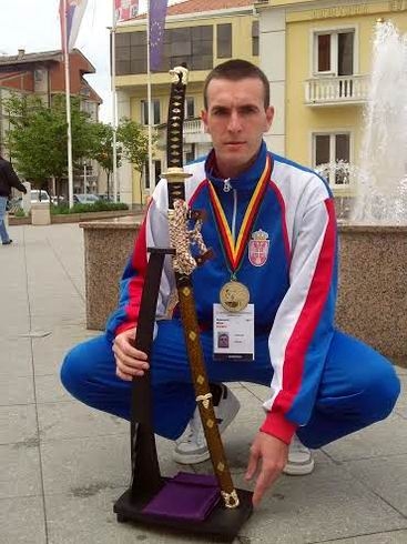 karatisti surdulica2