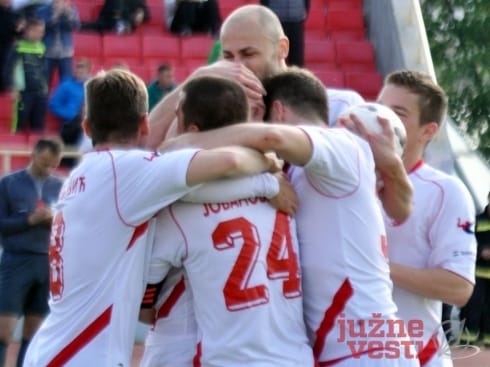 490x370 radost fudbalera radnickog