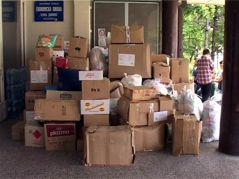 Prikupljanje pomoći u leskovačkim školama 13 skola djuka dinic leskovac pomoc poplavljenima