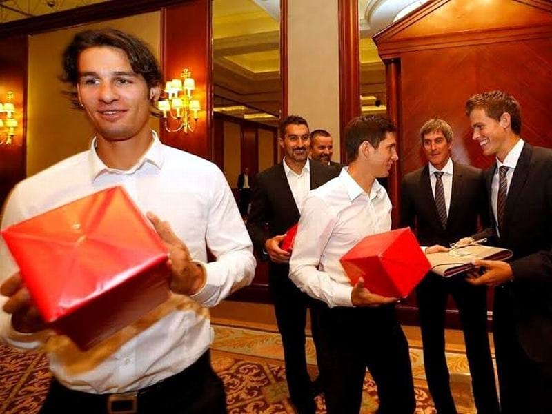 zimonjic sa grafitovim poklonom