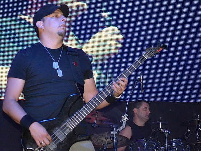 svirka ilustracija KOSTA Juzne vesti