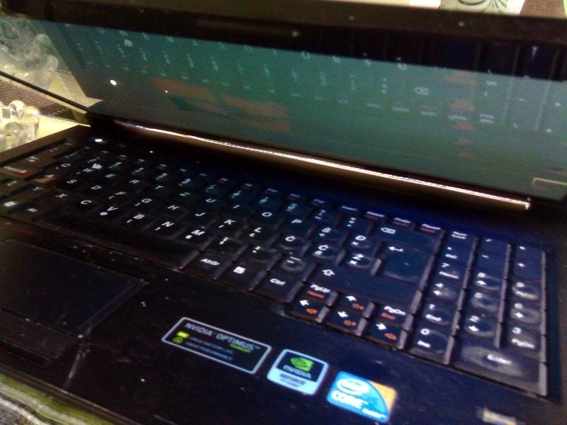 laptop ilustracija KOSTA juzne vesti