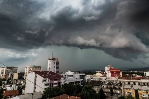 490x370 Nis pred oluju