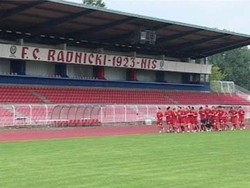 490x370 490x370 Nis stadion FK Radnicki trening arhivski snimci pokrivanje