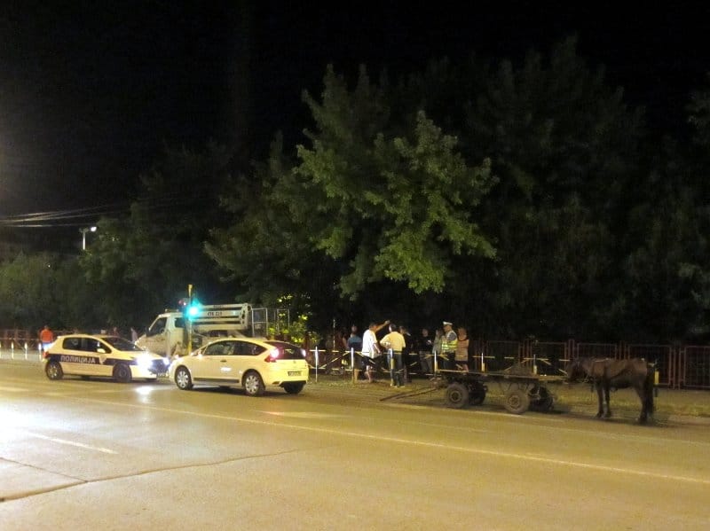 zaprezno vozilo udarilo auto