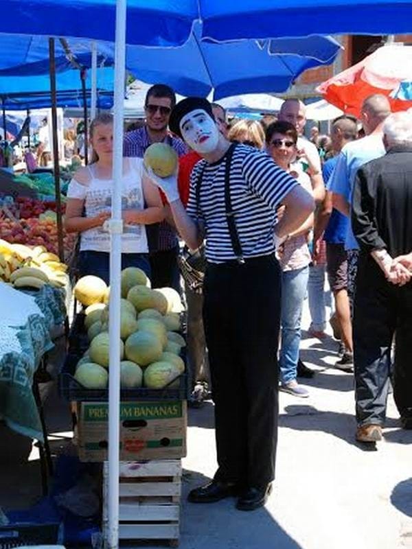 pantomimicar na pijaci