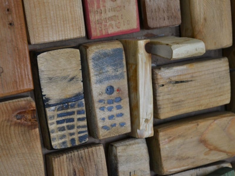 Izložba “100 propuštenih poziva” u Nišu 16 mobilni tel