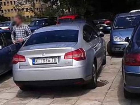 auto vodovoda ispred Skupstine Srbije