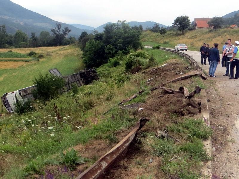 Prevrnuo se autobus pun putnika 16 autobus 1