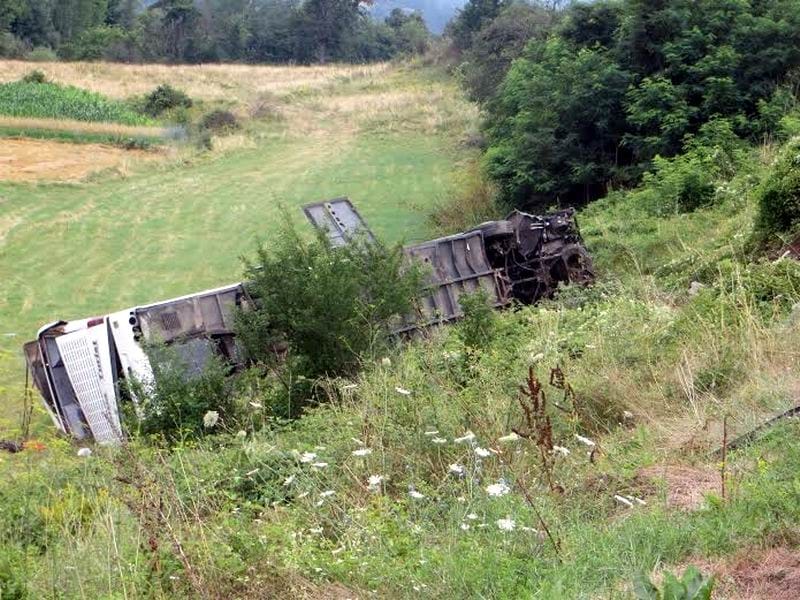 prevrnuo se pun autobus kod kursumlije