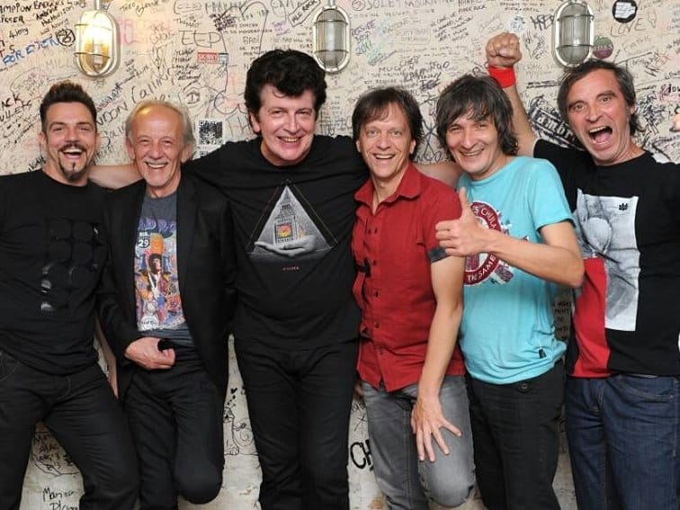 “Bajaga i instruktori” na “Pirotskom letu” 15 10431442 10152510255022682 2314200375043376238 n