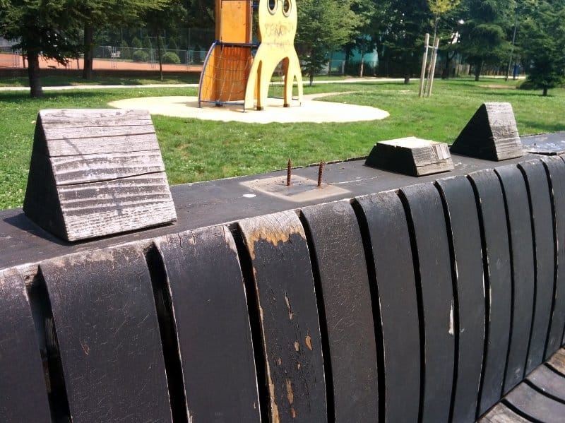 Foto-vest: Nebezbedne klupe u Parku svetog Save 2 klupe sveti sava