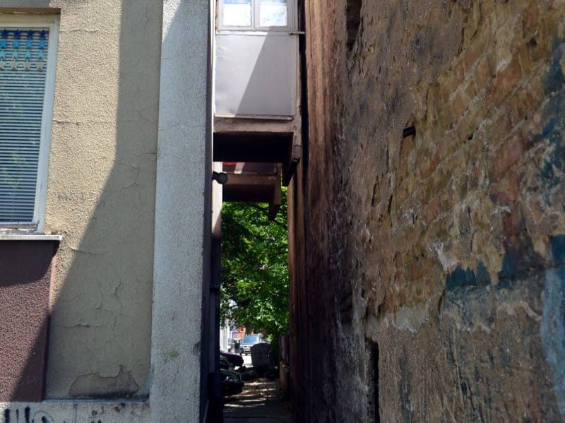 Zgrada do zgrade, stanovi u mraku 12 cvijiceva