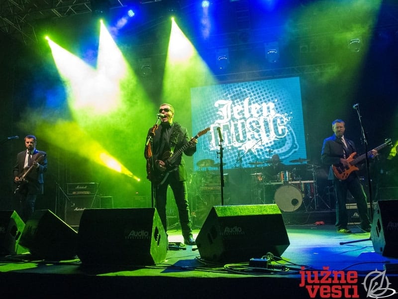 800x600 Jelen live 4