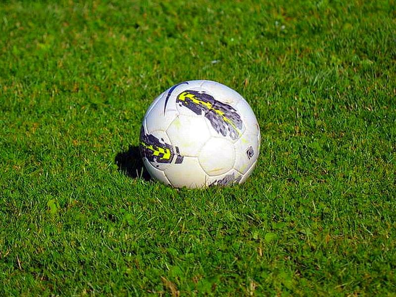 Pobeda "Balkanskog" u derbiju Zone Jug 7 fudbal lopta ilustracija Kosta JUZNE VESTI