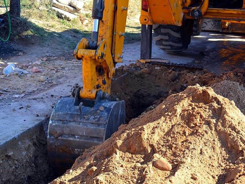 Završetak radova u Dimitrovgradu do kraja sezone 5 gradjevinski radovi kanalizacija ilustracija KOSTA JUZNE VESTI