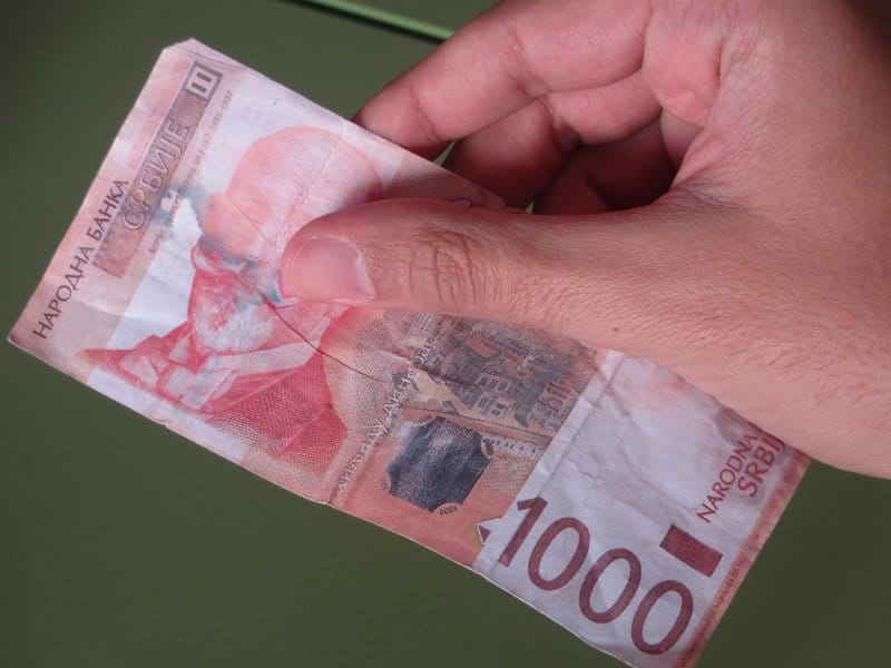 Lažna hiljadarka "doletela" na terasu 1 falisfikovana novcanica