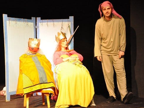 crvenkapa na zrnu graska