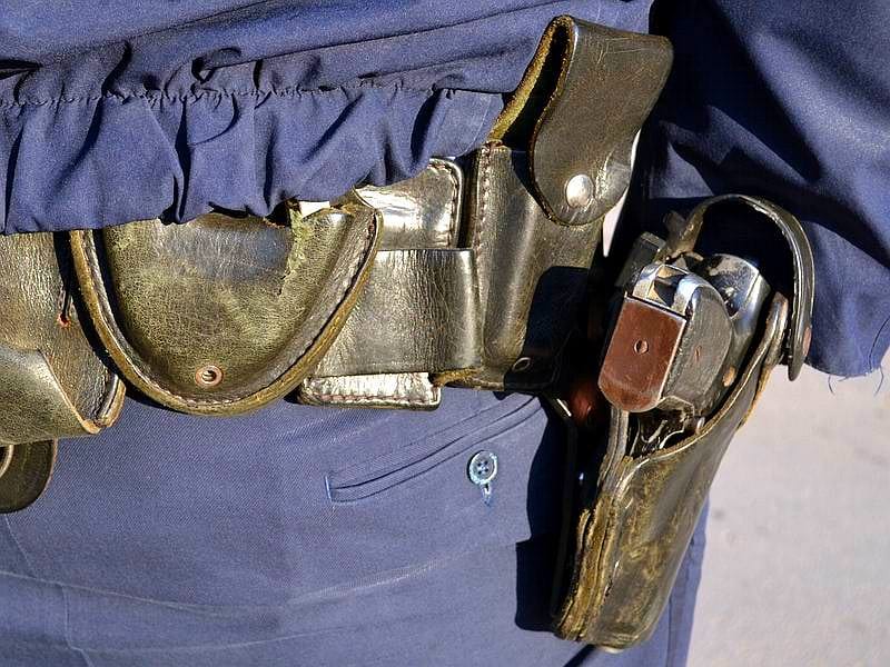 policija pistolj ilustracija KOSTA Juzne vesti