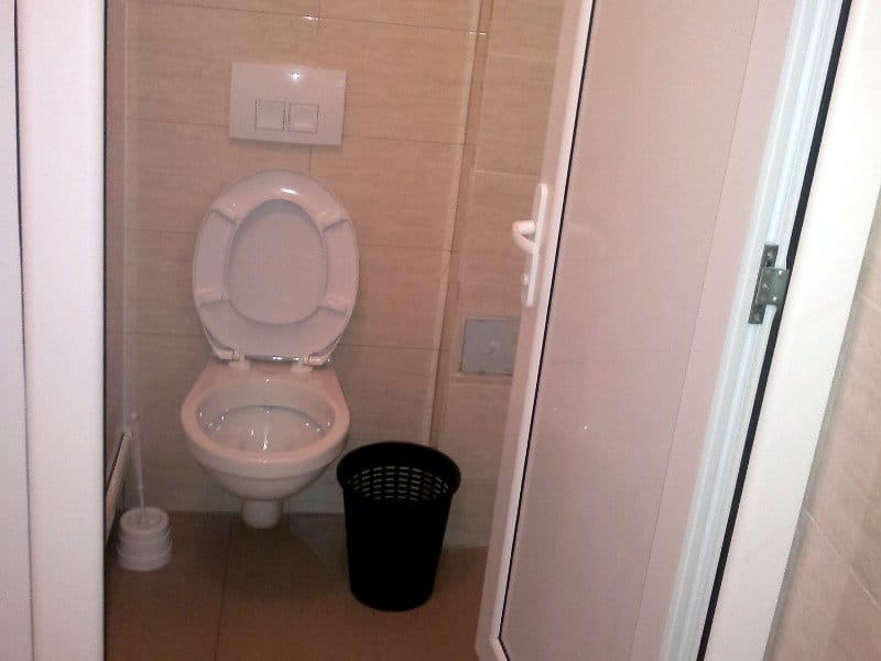 toalet tvrdjava mala