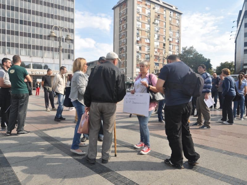 “Rasveta uključena, ali Niš i dalje u mraku” 15 protest3