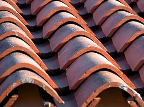 Pao s krova i zadobio teške povrede glave 1 krov