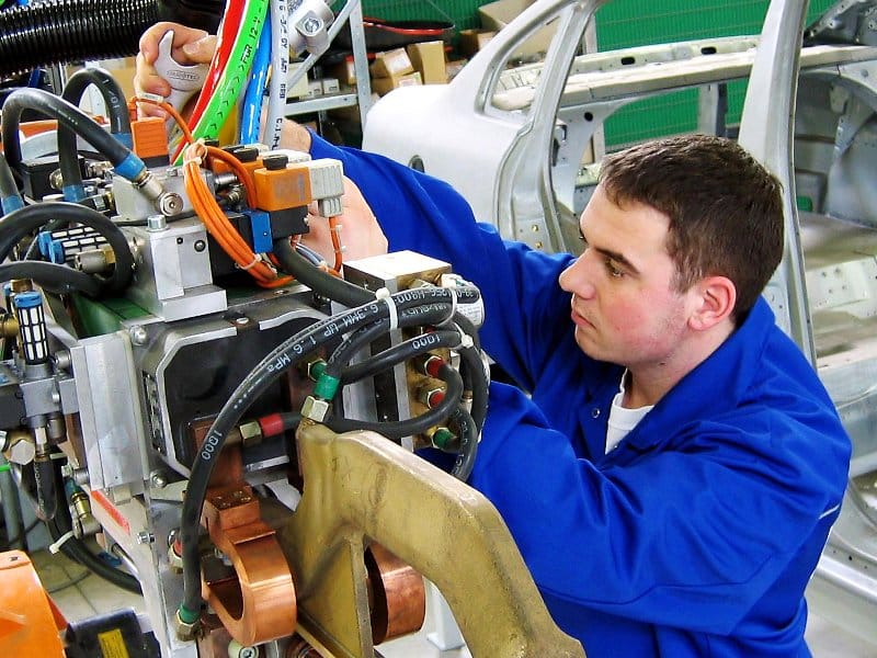 Na jugu će oko 4.500 mladih moći kroz praksu da zaradi prvu platu 14 leoni obuka