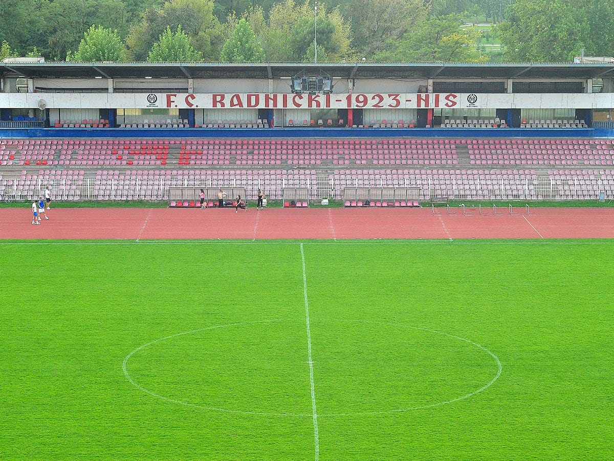stadion cair zapadna tribina