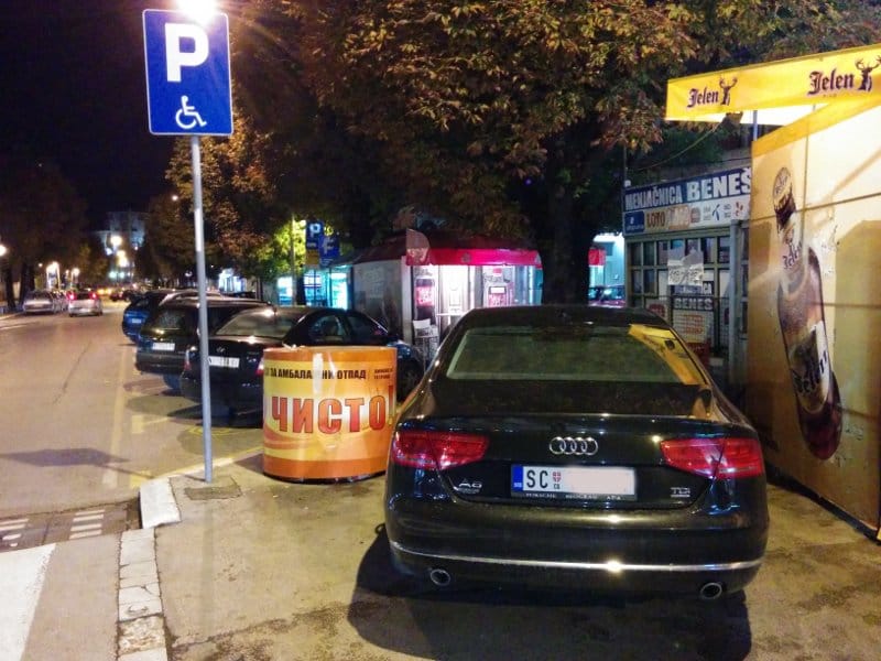 Auto poslanika Tončeva nepropisno parkiran 14 toncev