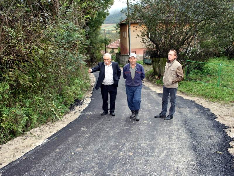 Svrljig: asfaltirani seoski putevi u Slivju i Lalincu 19 IMG 0021